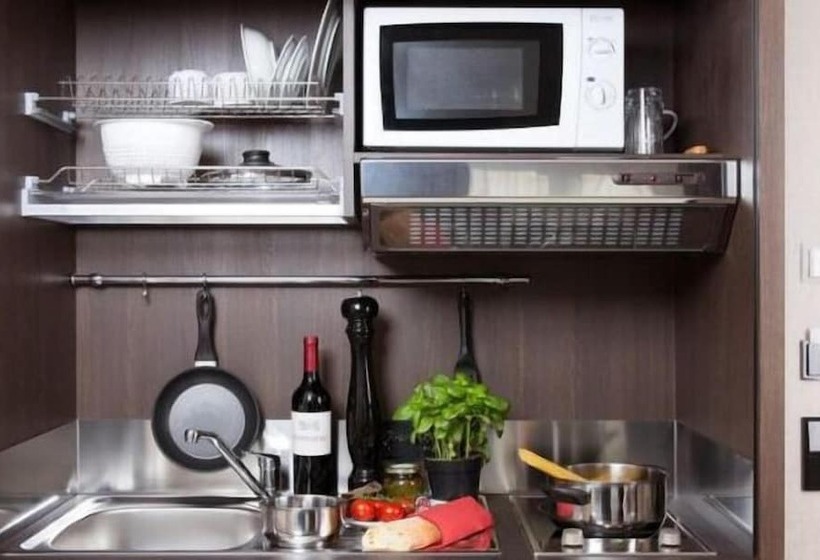 俱乐部房间, Advastay By King's