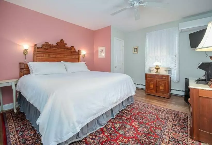 キングサイズベッドのデラックスルーム, Bedford Inn