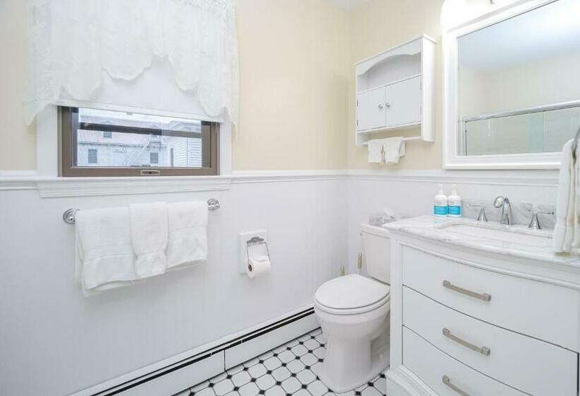 キングサイズベッドのデラックスルーム, Bedford Inn