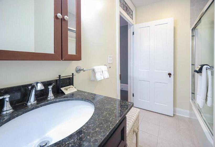 デラックスルーム, Bedford Inn