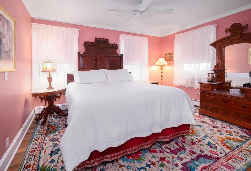 キングサイズベッドのデラックスルーム, Bedford Inn