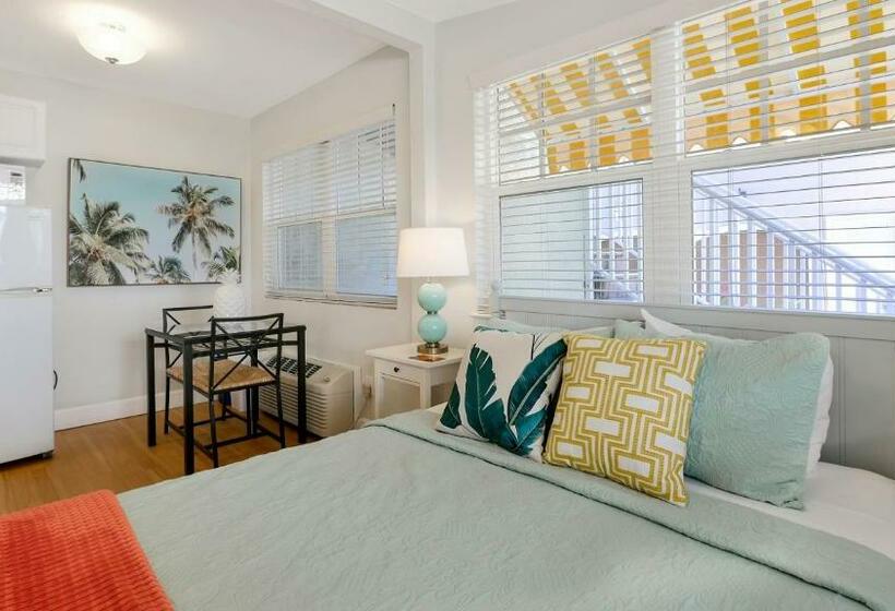 标准工作室带泳池景, Coconut Inn Passagrille Beach