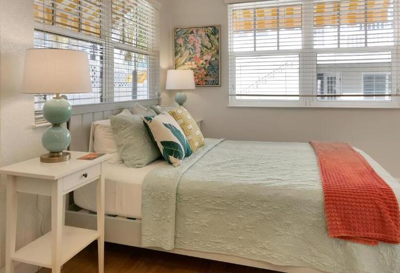 标准工作室带泳池景, Coconut Inn Passagrille Beach