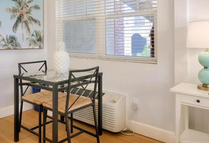 标准工作室带泳池景, Coconut Inn Passagrille Beach