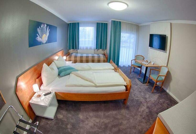 غرفة قياسية ثلاثية مزودة بشرفة, Frühstückshotel Waldbauer