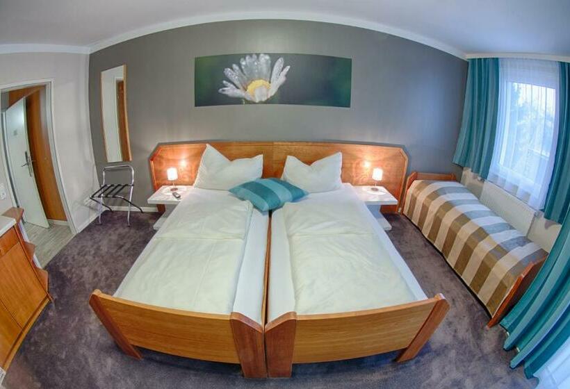Трехместный Номер Стандарт с Балконом, Frühstückshotel Waldbauer
