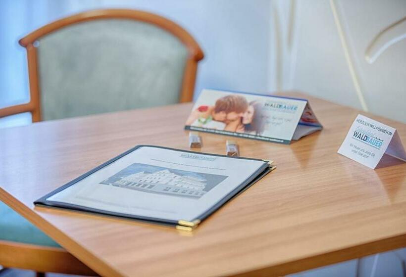 غرفة قياسية ثلاثية مزودة بشرفة, Frühstückshotel Waldbauer