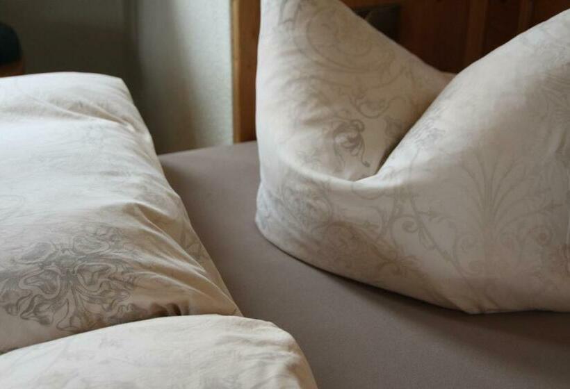 חדר סטנדרט לשלושה, Haus Vergissmeinnicht