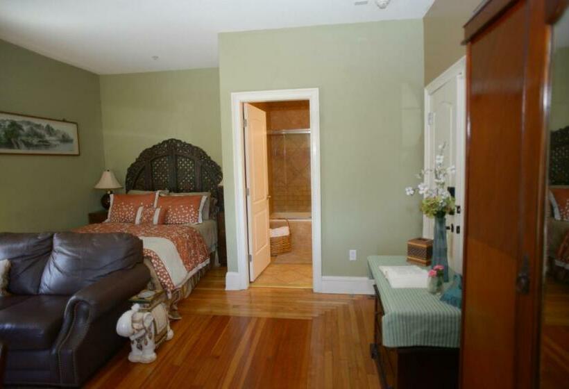 اتاق استاندارد برای معلولان, Naomi's Inn Bed & Breakfast