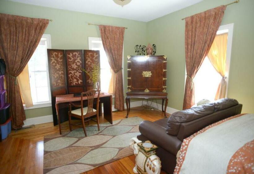 اتاق استاندارد برای معلولان, Naomi's Inn Bed & Breakfast