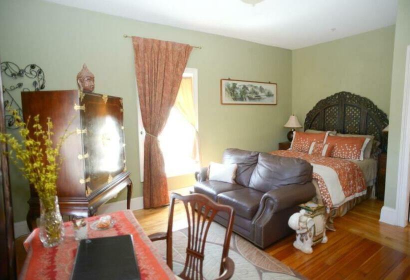 اتاق استاندارد برای معلولان, Naomi's Inn Bed & Breakfast