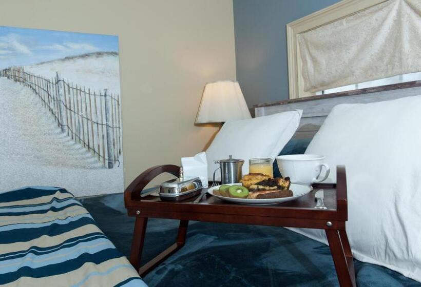 اتاق خانوادگی, Naomi's Inn Bed & Breakfast