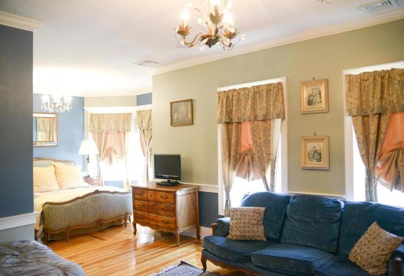 اتاق لوکس خانوادگی, Naomi's Inn Bed & Breakfast