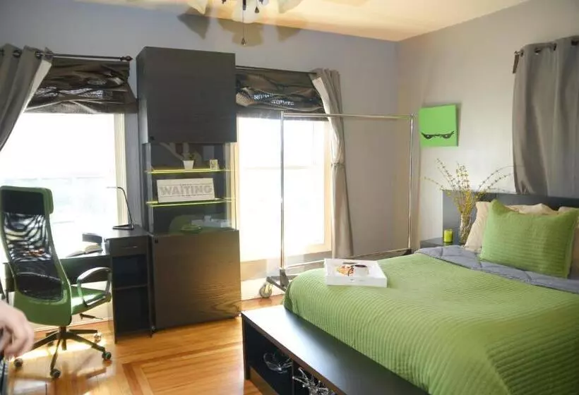 デラックスルーム, Naomi's Inn Bed & Breakfast
