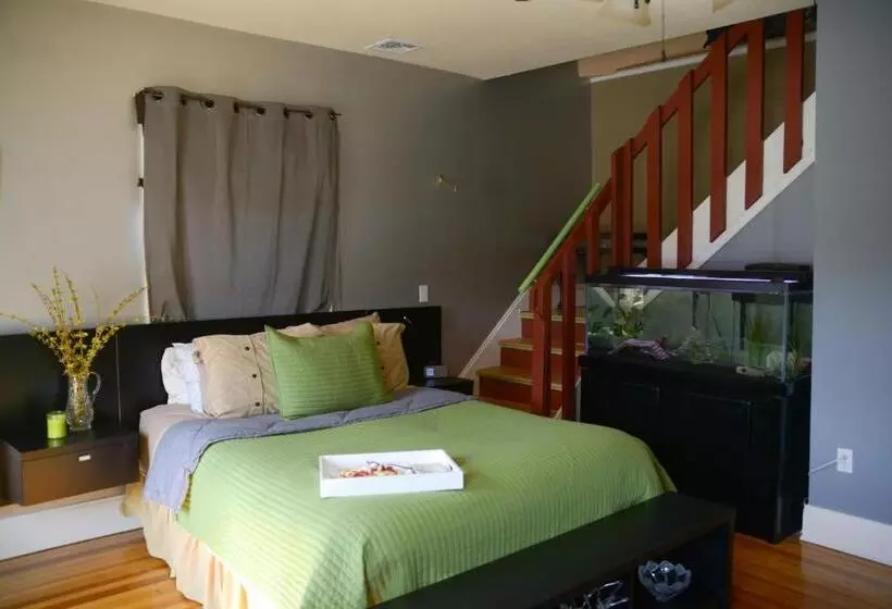 デラックスルーム, Naomi's Inn Bed & Breakfast