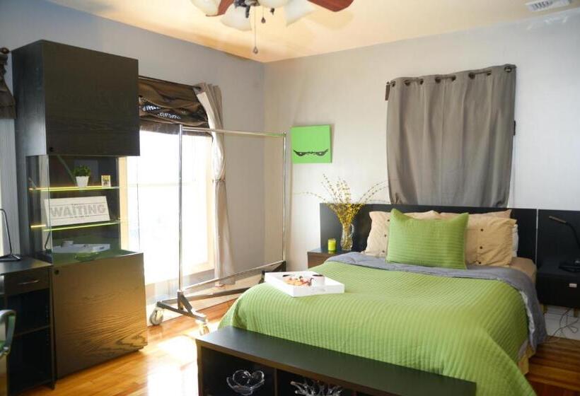 اتاق لوکس, Naomi's Inn Bed & Breakfast