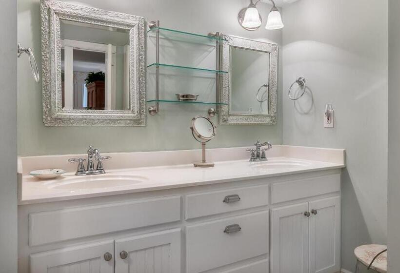 3ベッドルームアパートメント, Romar Beach