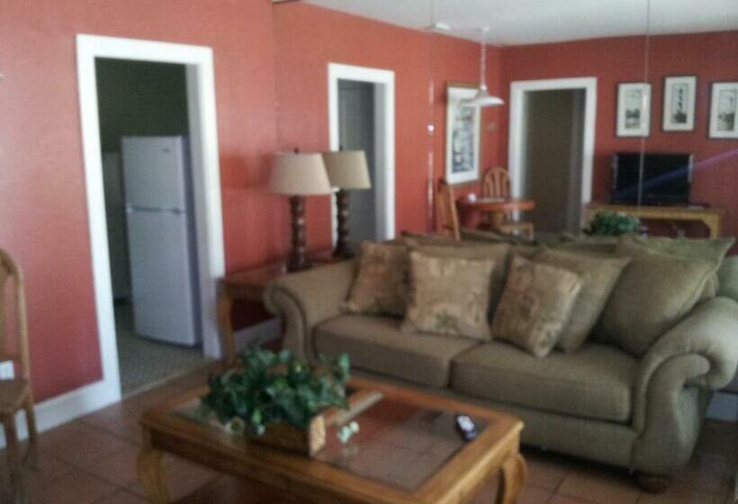 جناح مطلّ علي حمام السباحة, The Conch House Marina Resort