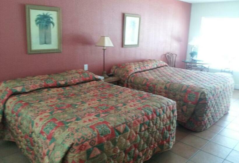 غرفة قياسية مطلّة علي حمام السباحة, The Conch House Marina Resort