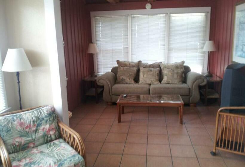 جناح مطلّ علي حمام السباحة, The Conch House Marina Resort