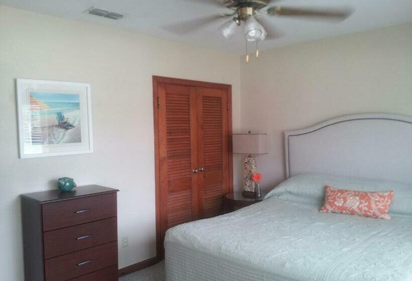 جناح سرير كينج, The Conch House Marina Resort