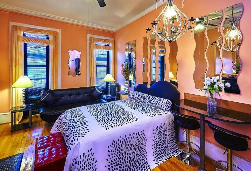 اتاق استاندارد, The International Cozy Inn