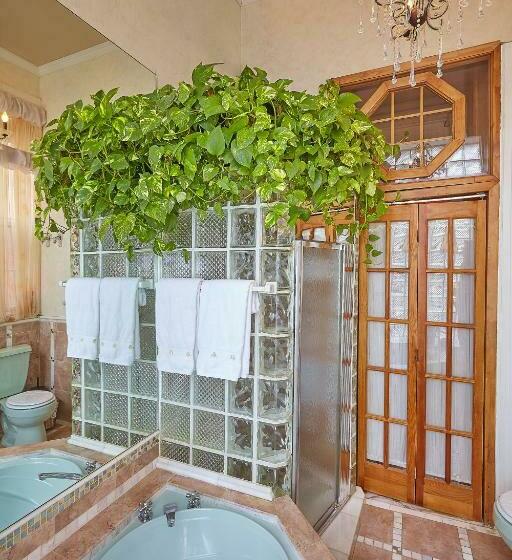 اتاق استاندارد با تخت بزرگ, The International Cozy Inn