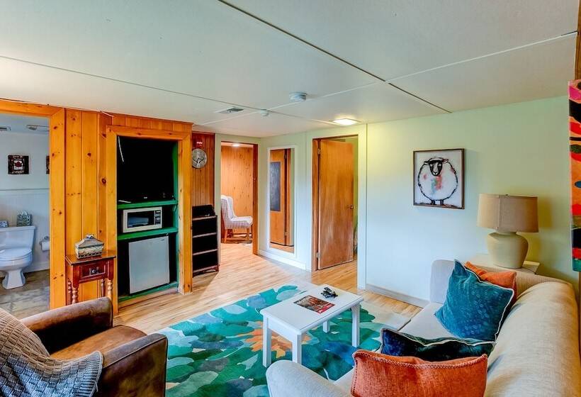 سوئیت 2 خوابه, Timberholm Inn