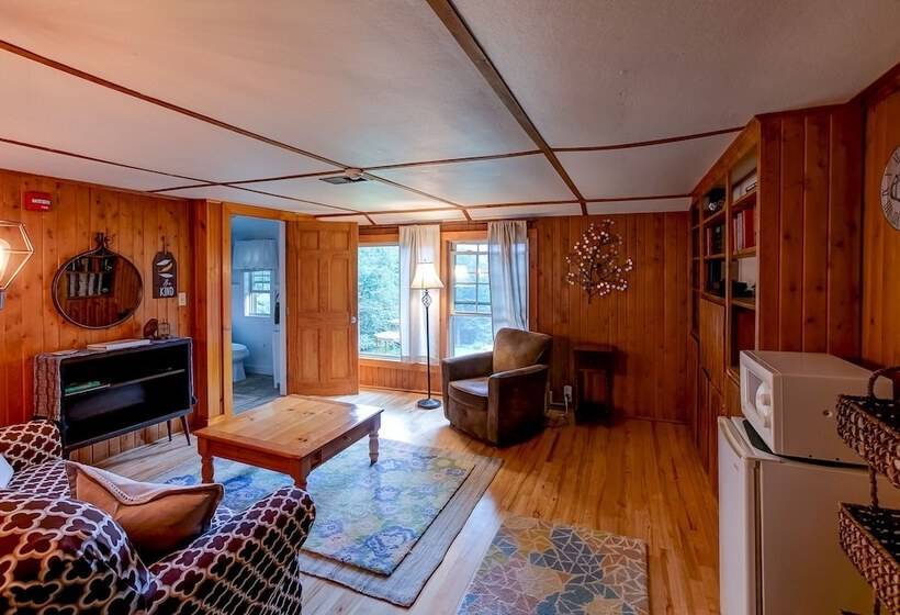 سوئیت 2 خوابه, Timberholm Inn