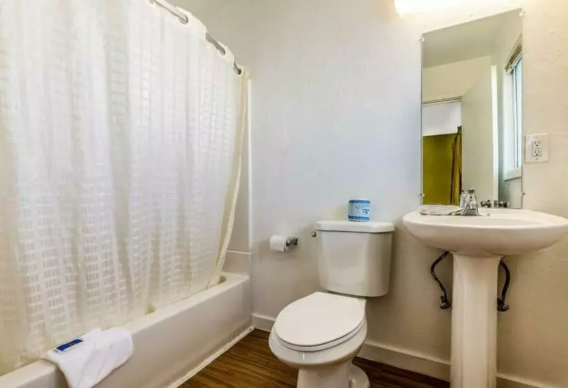 Standard-huone King-vuode, Motel 6 San Rafael