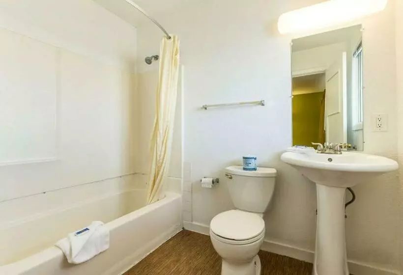 Standard Neljän Hengen Huone, Motel 6 San Rafael