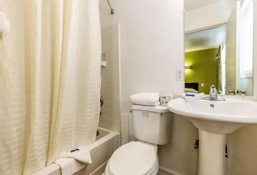 Deluxe Neljän Hengen Huone, Motel 6 San Rafael