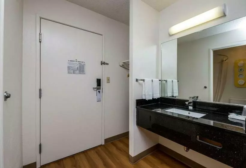 スタンダードルーム, Motel 6waterloo, Ia