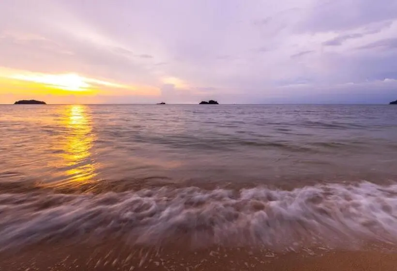 オーシャンビュースタンダードルームバルコニー付き, Baansook Resort Koh Chang