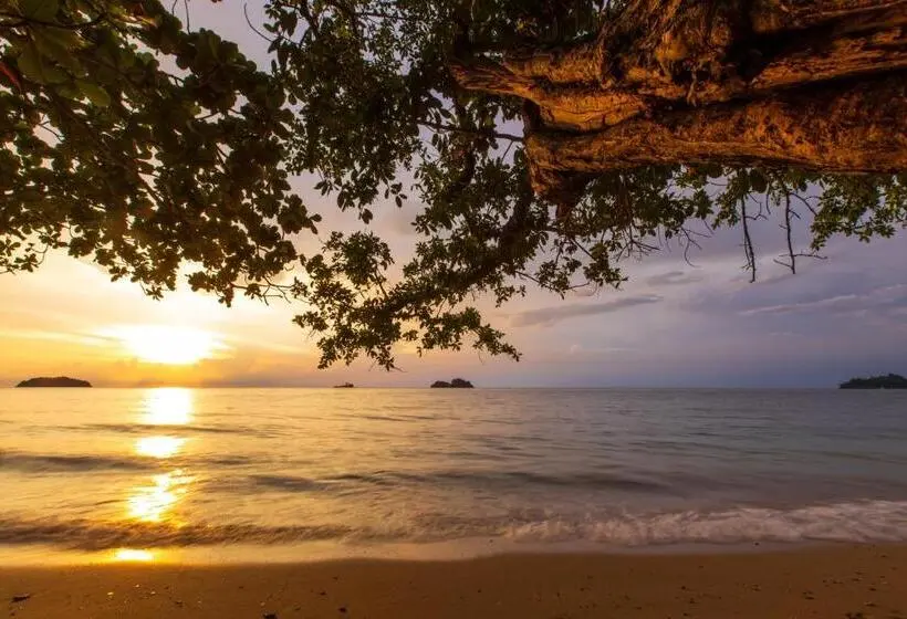 オーシャンビュースタンダードルームバルコニー付き, Baansook Resort Koh Chang