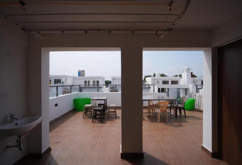 Standard-huone King-vuode, Aayushman Luxury Homes