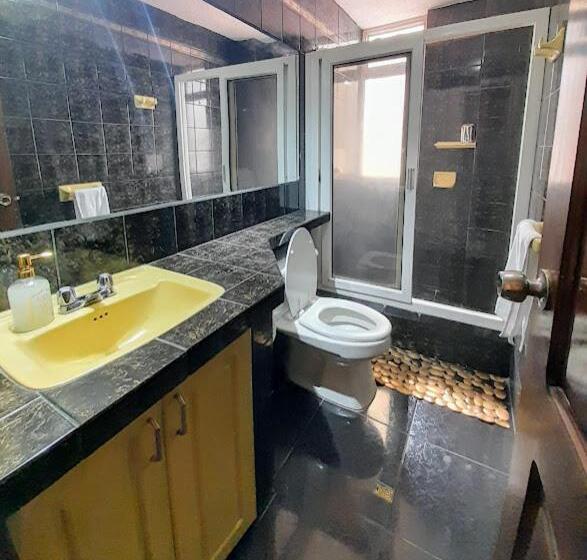 共用房间的床, The Temple, Quito