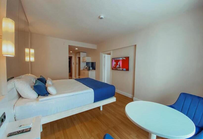 اتاق خانوادگی با چشم‌انداز دریا, Batumivip