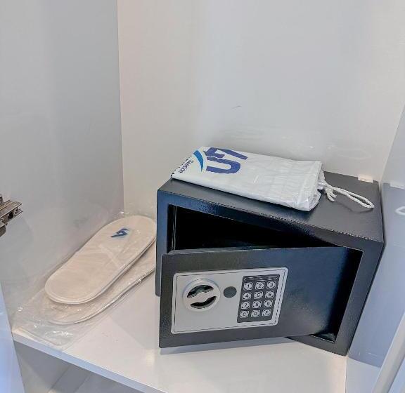 اتاق خانوادگی با چشم‌انداز دریا, Batumivip