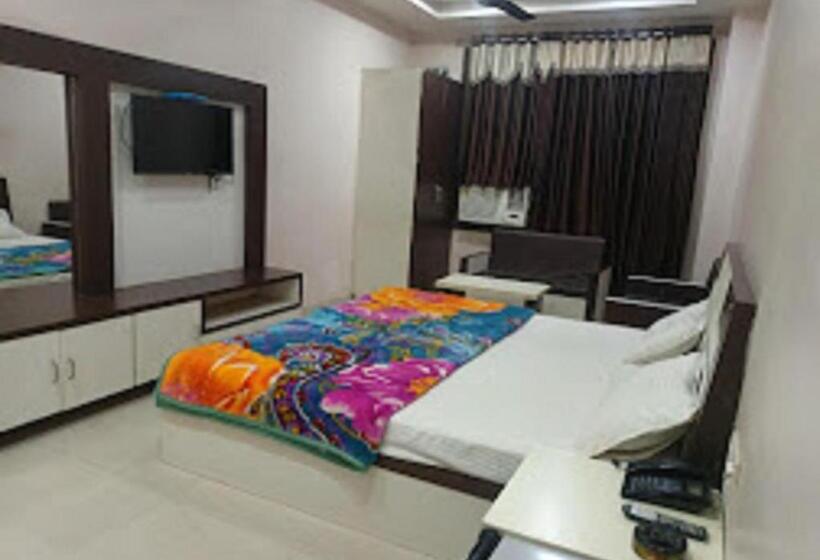 Quarto Triplo Estandar, Varun Inn