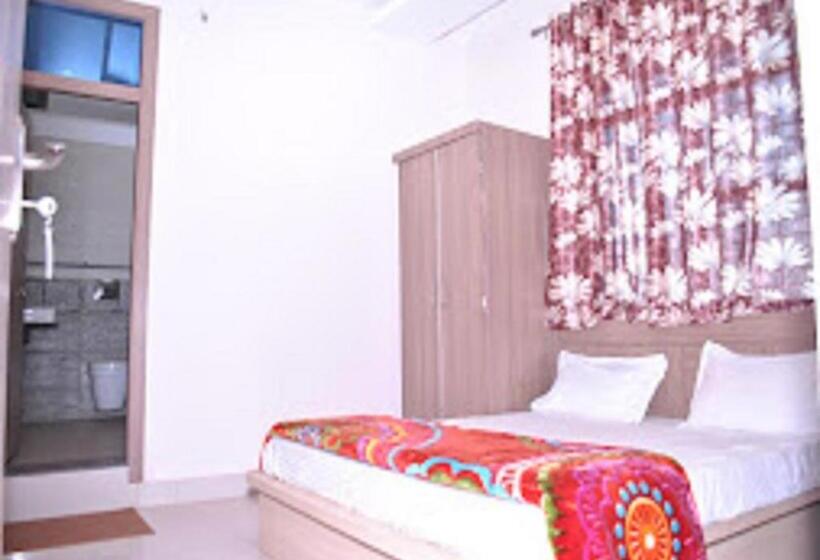 חדר אקונומי, Varun Inn