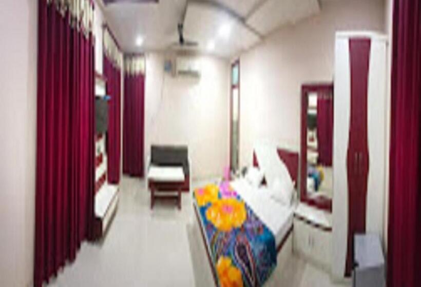 חדר אקונומי, Varun Inn