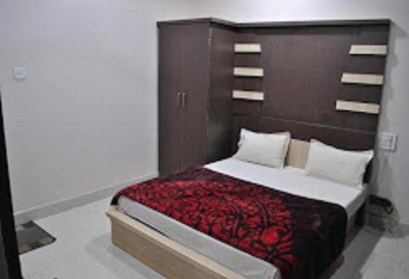 חדר אקונומי, Varun Inn