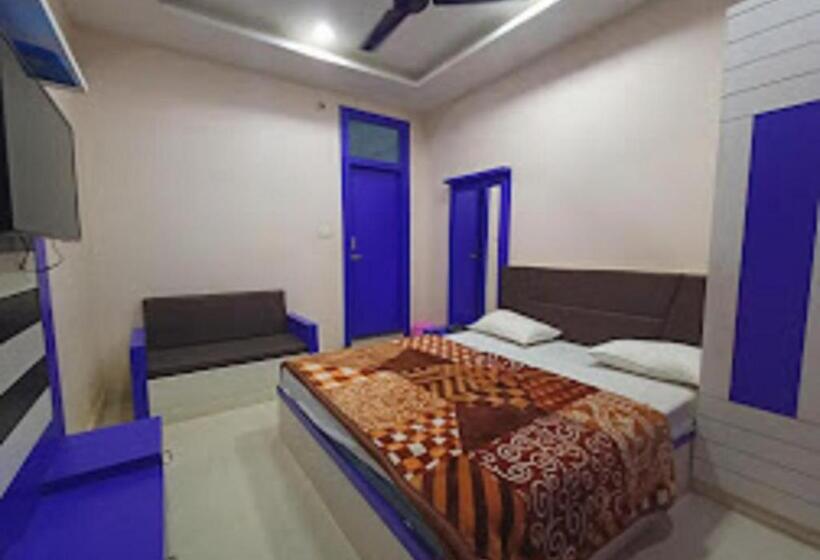 חדר סטנדרט לארבעה, Varun Inn