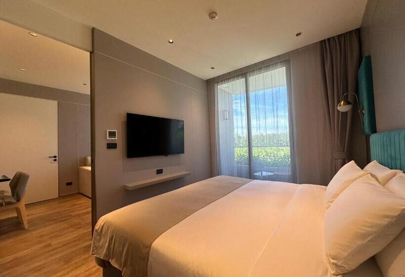 جناح جونيور مزوَّد بشرفة, La Green Hotel And Residence