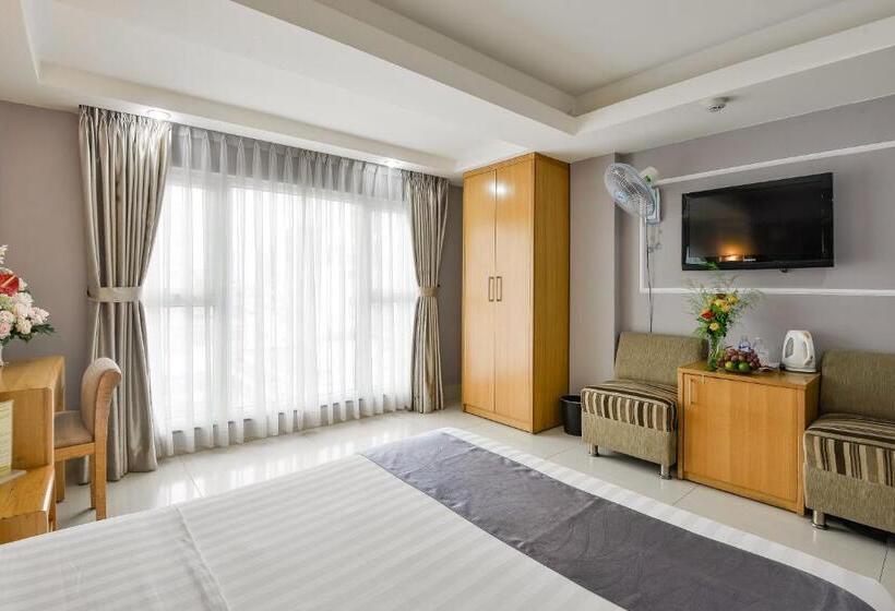 سوییت جونیور, Lucky Star Hotel   Bui Vien Walking Street