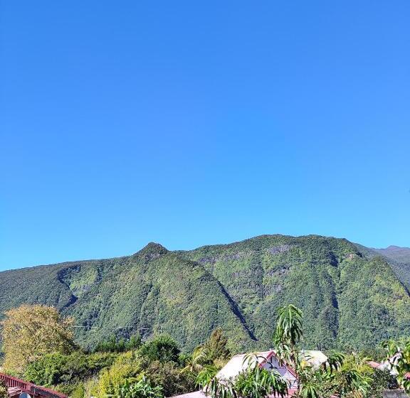 اتاق خانوادگی با چشمانداز کوه, Maison De Charme, En Plaine Poésie Chez L Habitant