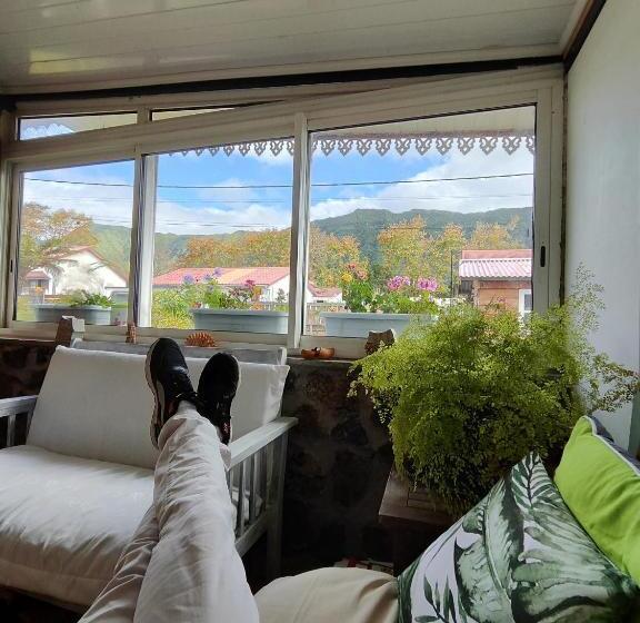 اتاق خانوادگی با چشمانداز کوه, Maison De Charme, En Plaine Poésie Chez L Habitant