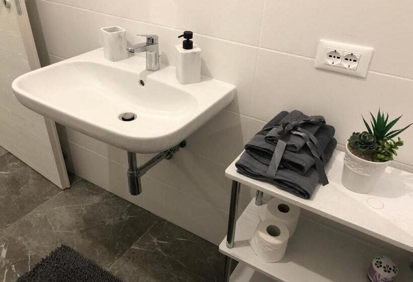 اتاق استاندارد یک تخته با سرویس بهداشتی مشترک, Welcome Milano Guest House