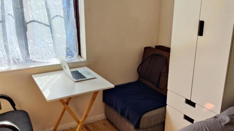 스탠다드 룸, Wembley House